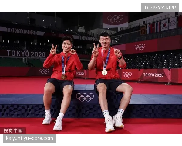 黄东萍训练完直接啃鸡腿，这自律和放纵切换也太真实了吧